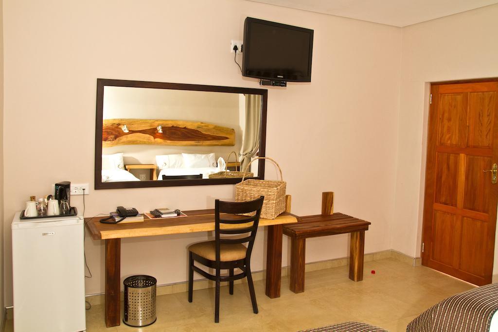 Cest Si Bon Hotel Otjiwarongo Phòng bức ảnh